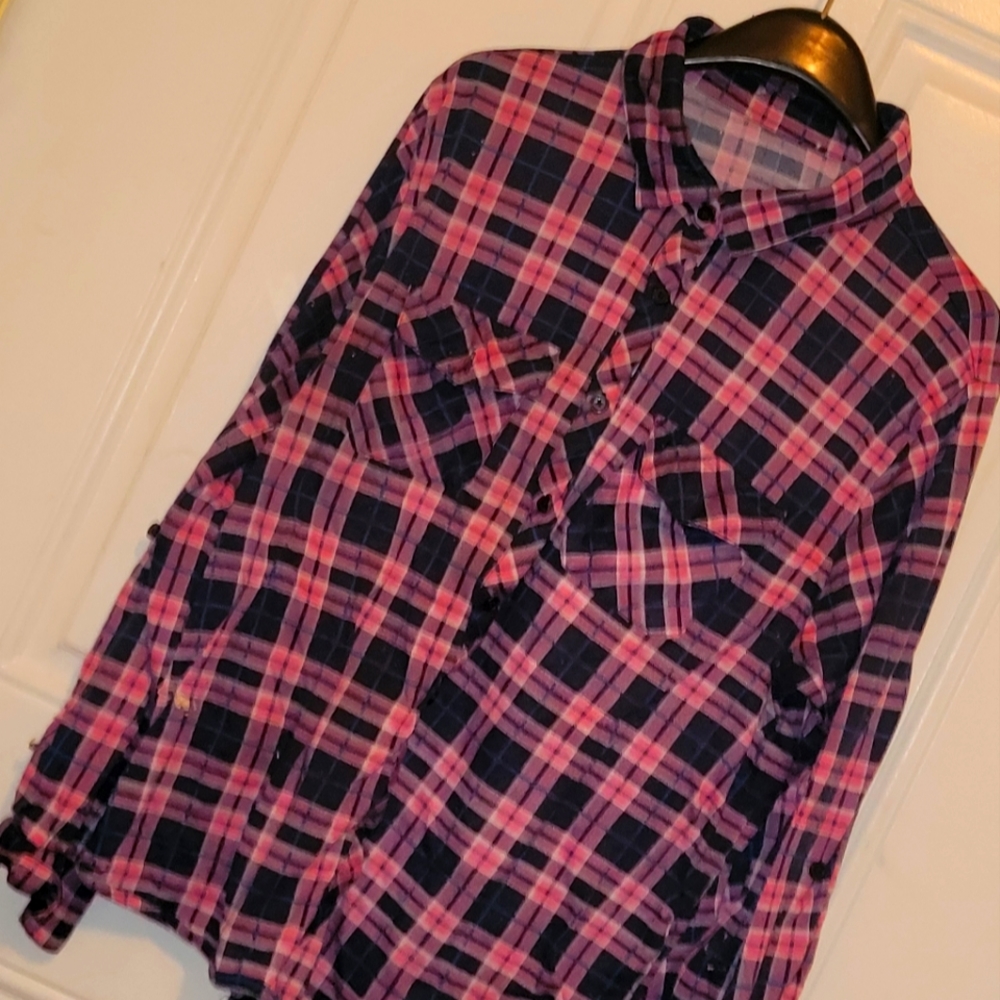 Women's Size S Plaid Button-Down Shirt in Red/Black